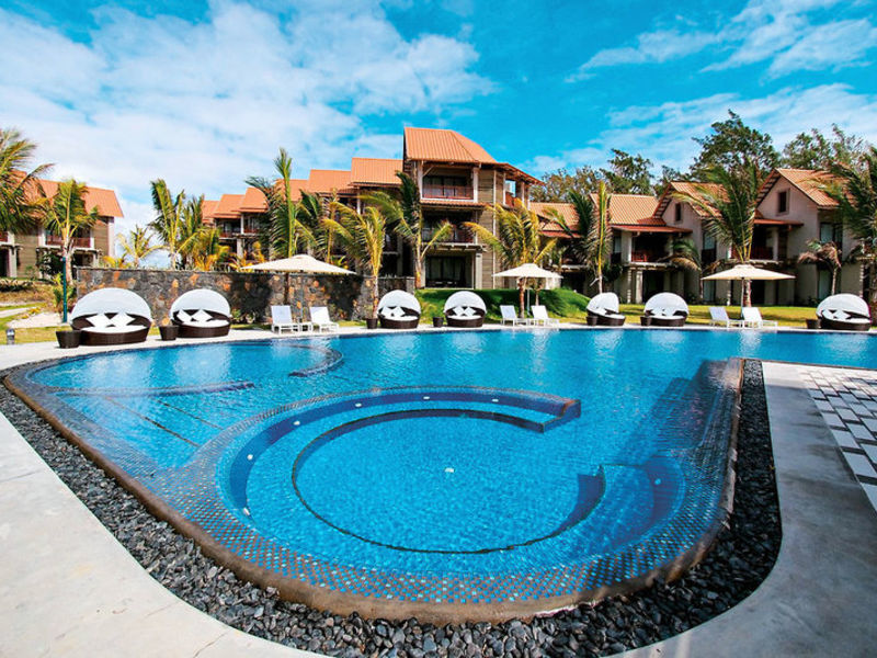 Crystals Beach Resort & S
