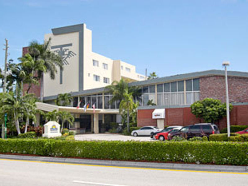 Days Hotel Thunderbird Beach