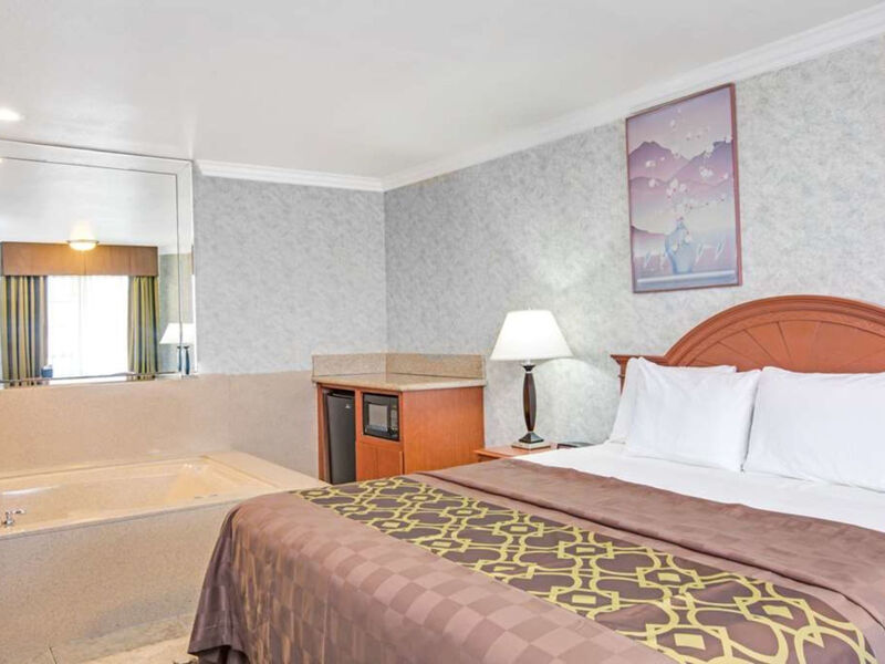 Days Inn By Wyndham Los Angeles Lax Manhattan Beac