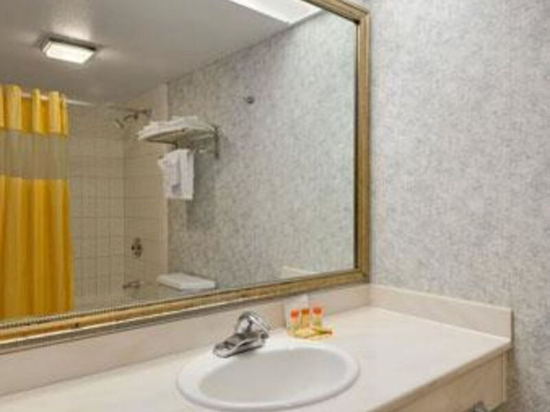 Days Inn By Wyndham Los Angeles Lax Manhattan Beac