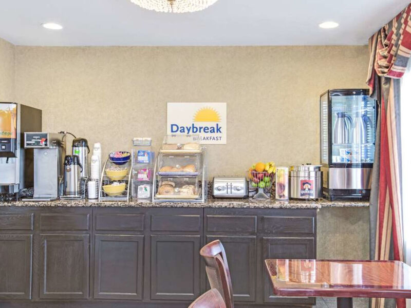 Days Inn By Wyndham Los Angeles Lax Manhattan Beac