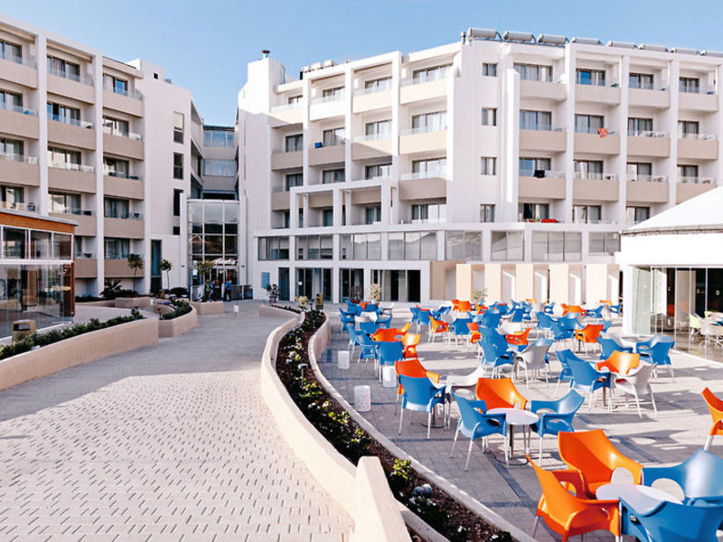 db Seabank Resort + Spa