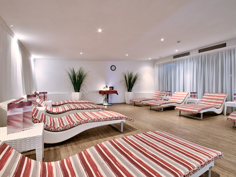 db Seabank Resort + Spa