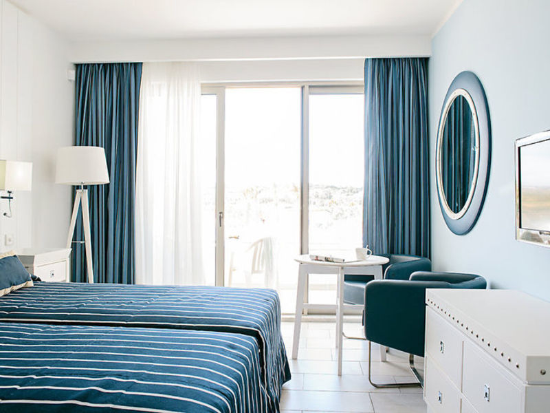 db Seabank Resort + Spa