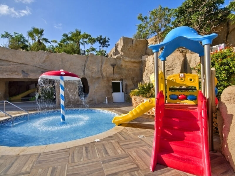 Db Seabank Resort + Spa