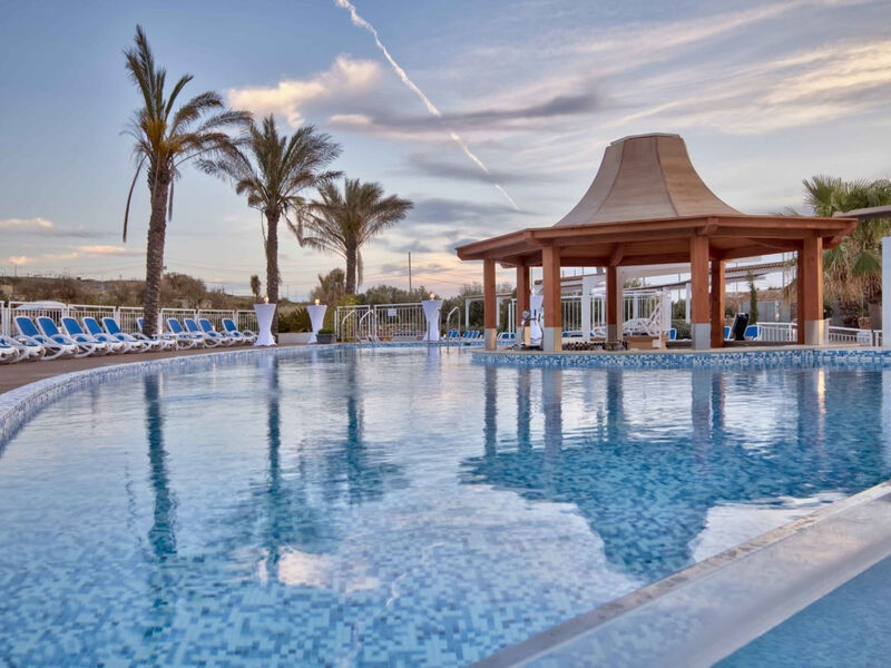 Db Seabank Resort + Spa