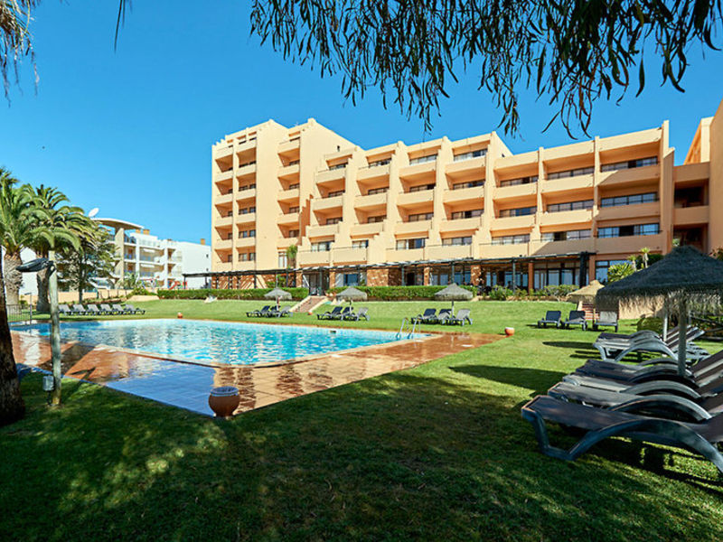 Dom Pedro Meia Praia