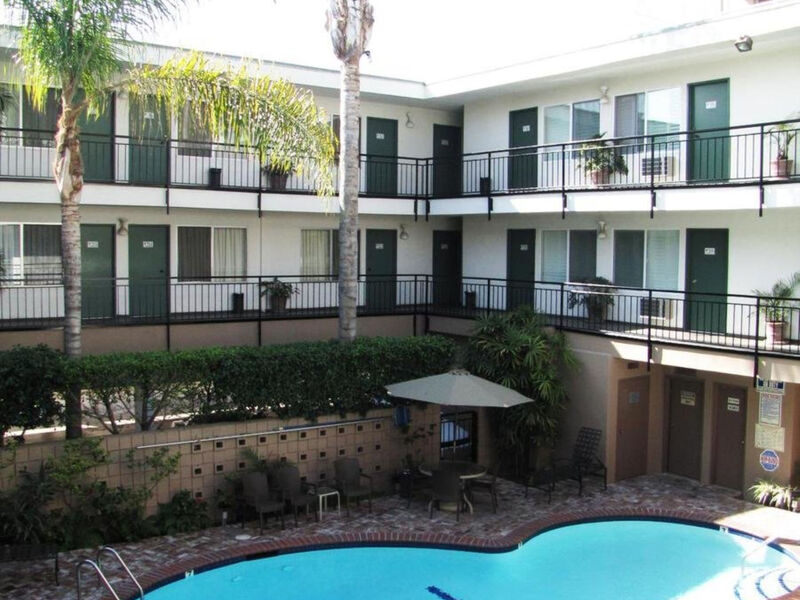 Dunes Inn - Wilshire