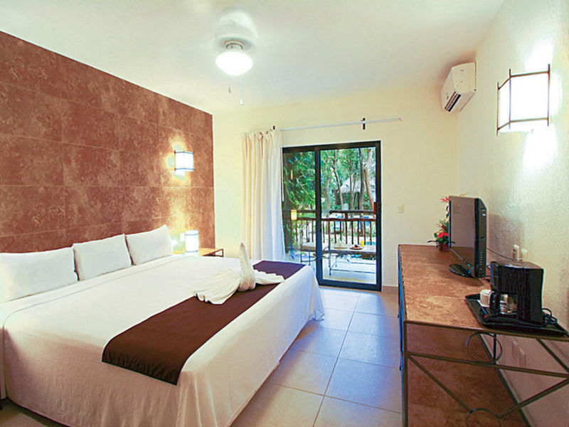 El Tucan Hotel and Beach Club