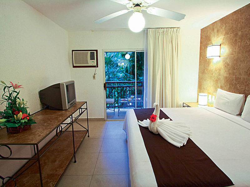 El Tucan Hotel and Beach Club