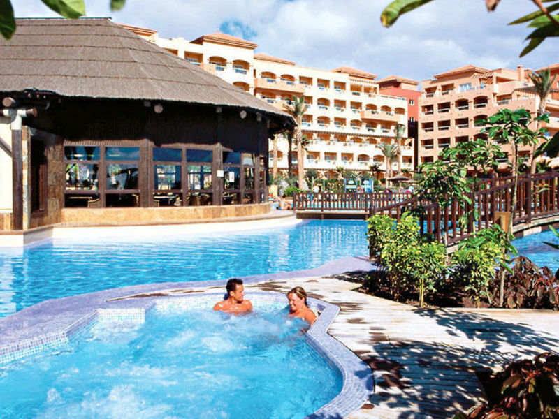 Elba Sara, Hotel