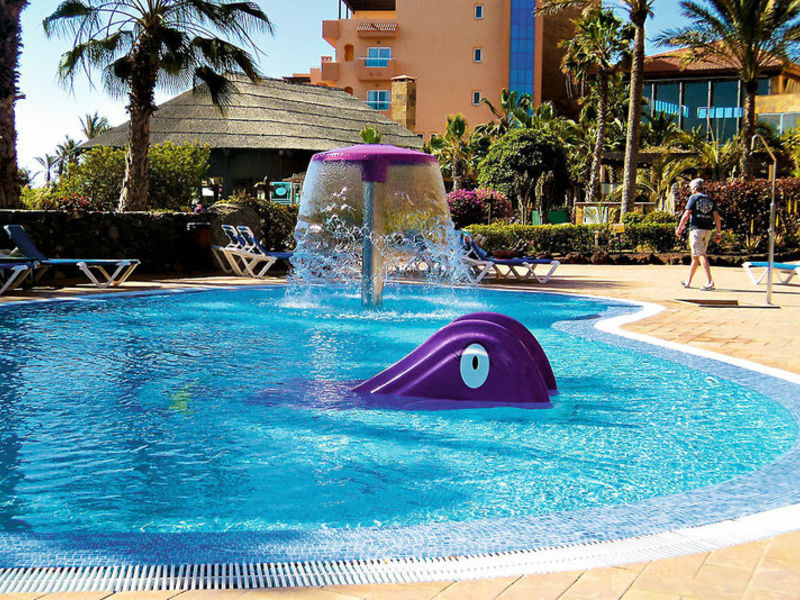 Elba Sara, Hotel