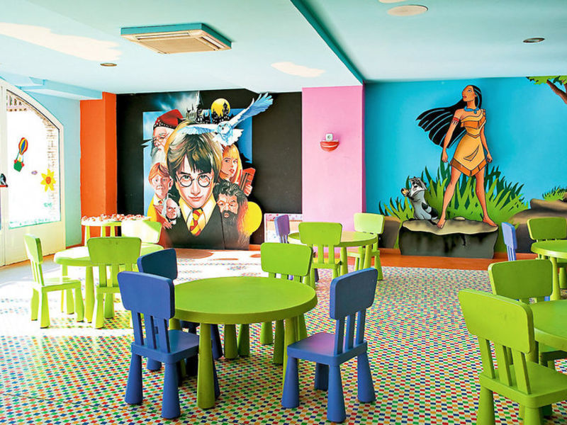 Elba Sara, Hotel