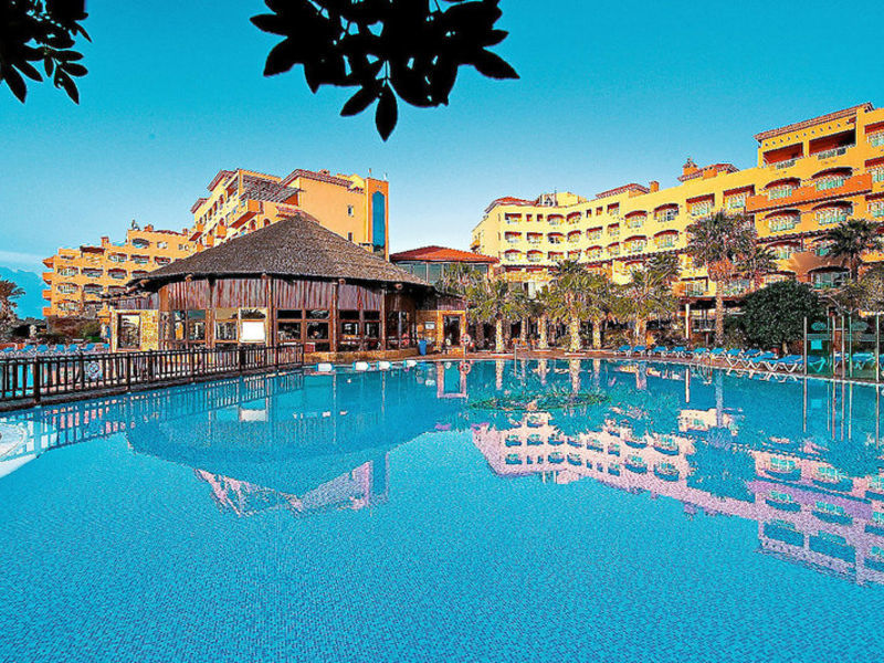 Elba Sara, Hotel