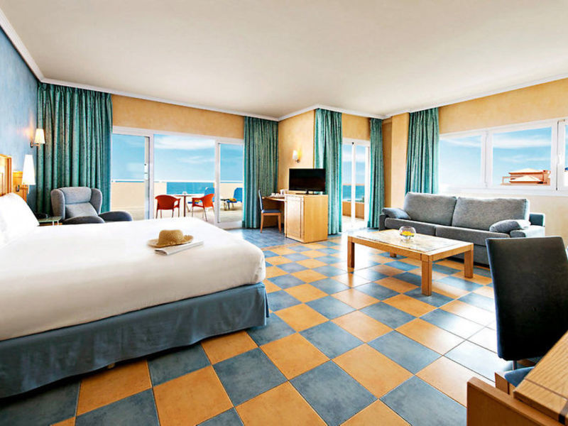 Elba Sara, Hotel
