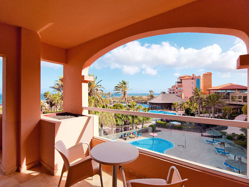 Elba Sara, Hotel