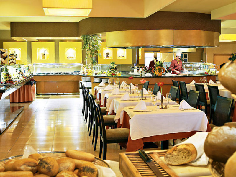 Elba Sara, Hotel