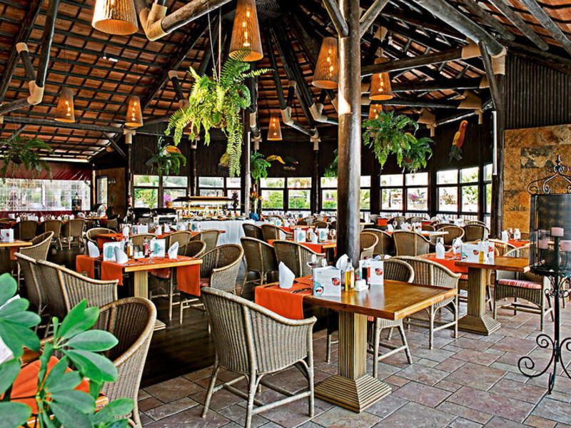 Elba Sara, Hotel