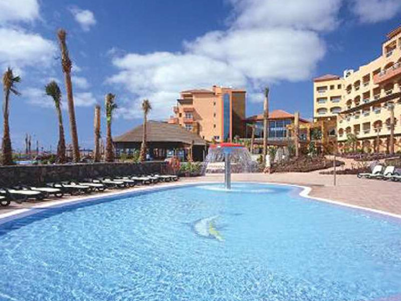 Elba Sara, Hotel