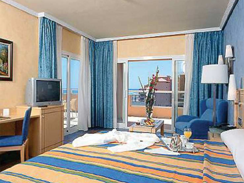 Elba Sara, Hotel