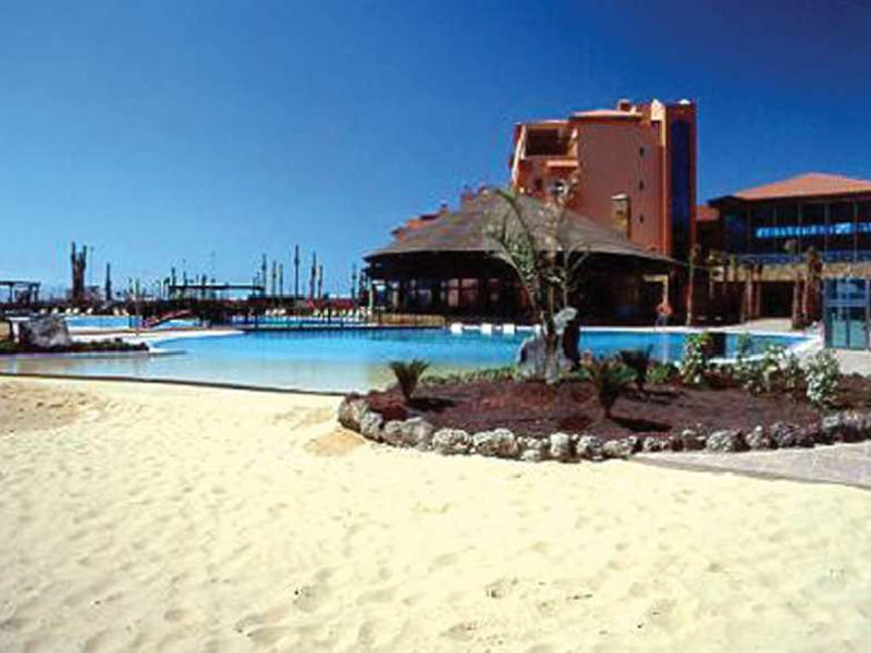 Elba Sara, Hotel