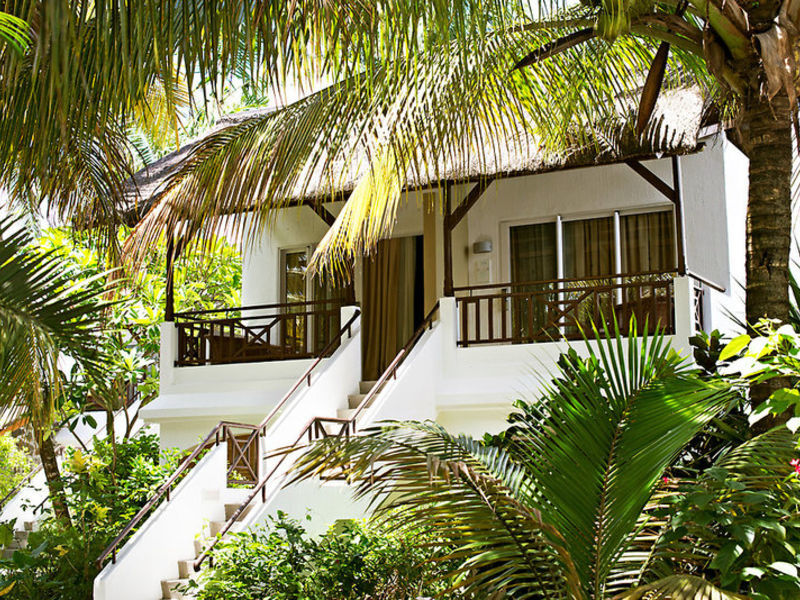 Emeraude Beach Attitude