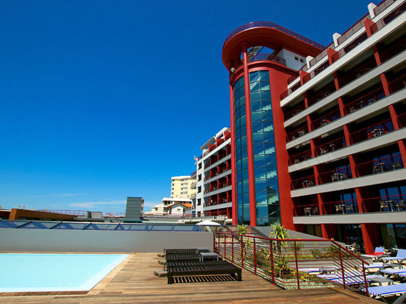 Four Views Monumental Lido