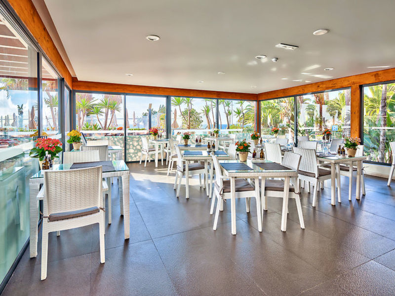 Four Views Oasis