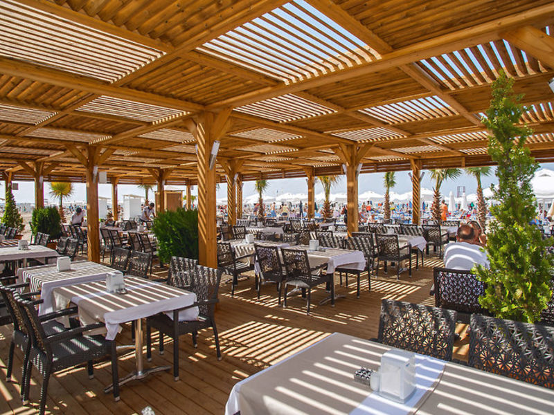 Glamour Resort & Spa
