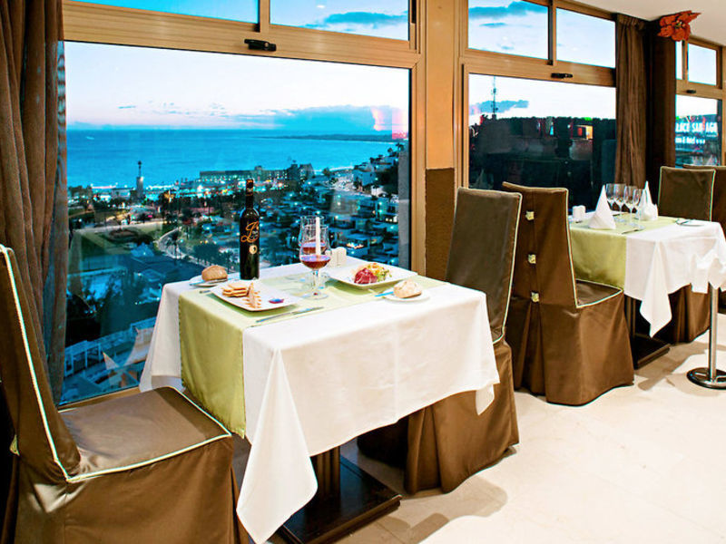Gloria Palace, Hotel