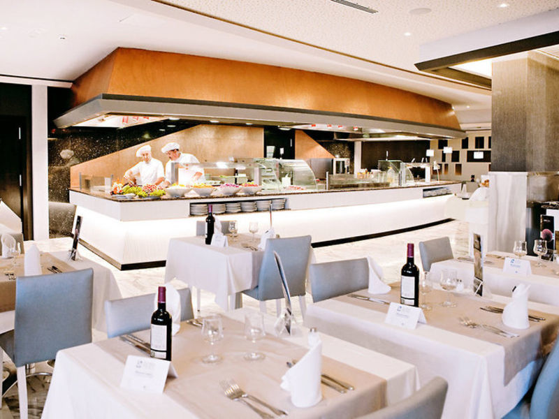 Gloria Palace, Hotel