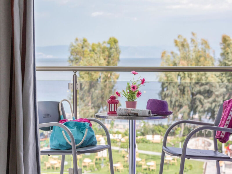 Golden Coast Hotel & Bungalows