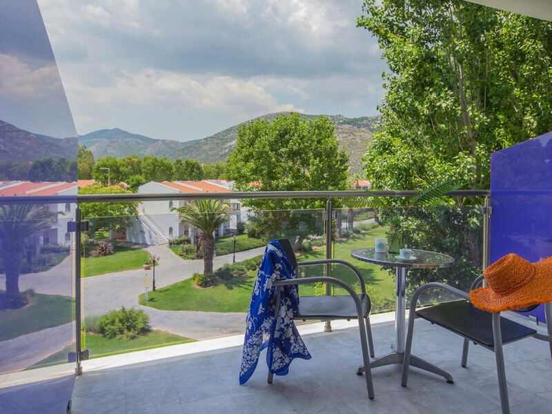 Golden Coast Hotel & Bungalows