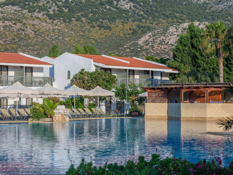 Golden Coast Hotel & Bungalows