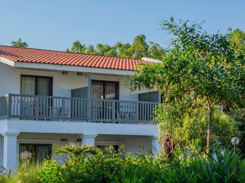 Golden Coast Hotel & Bungalows