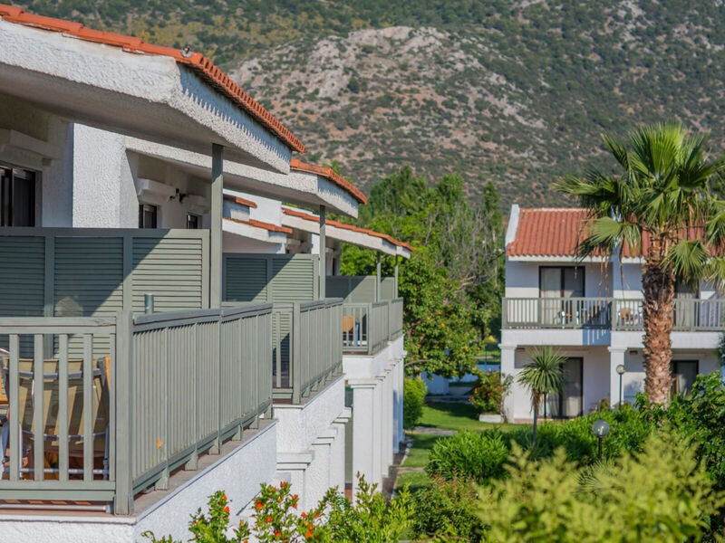 Golden Coast Hotel & Bungalows