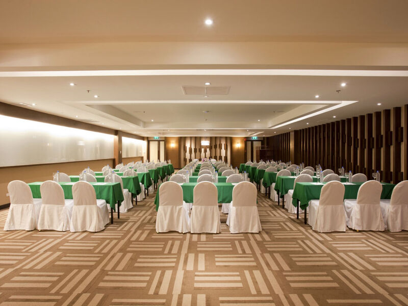 Graceland Khaolak Beach Resort