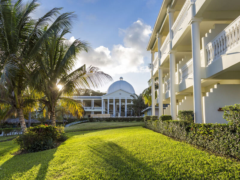 Grand Palladium Lady Hamilton Resort &Amp; Spa