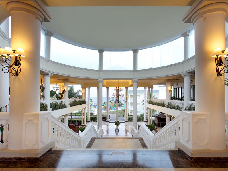 Grand Palladium Lady Hamilton Resort &Amp; Spa