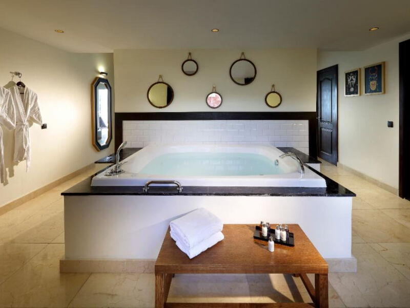 Grand Palladium Lady Hamilton Resort &Amp; Spa