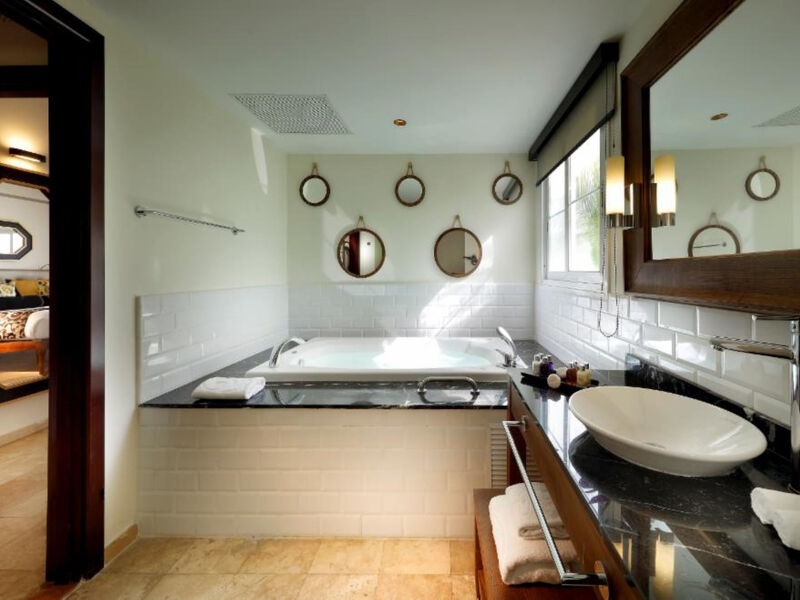 Grand Palladium Lady Hamilton Resort &Amp; Spa