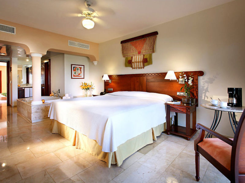 Grand Palladium Palace Resort
