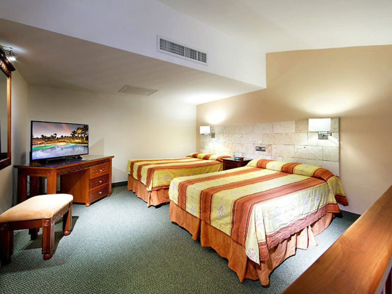 Grand Palladium Palace Resort