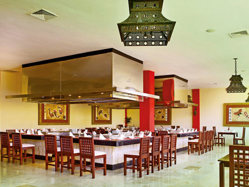 Grand Palladium Palace Resort