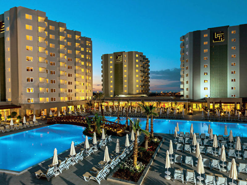 Grand Park Lara