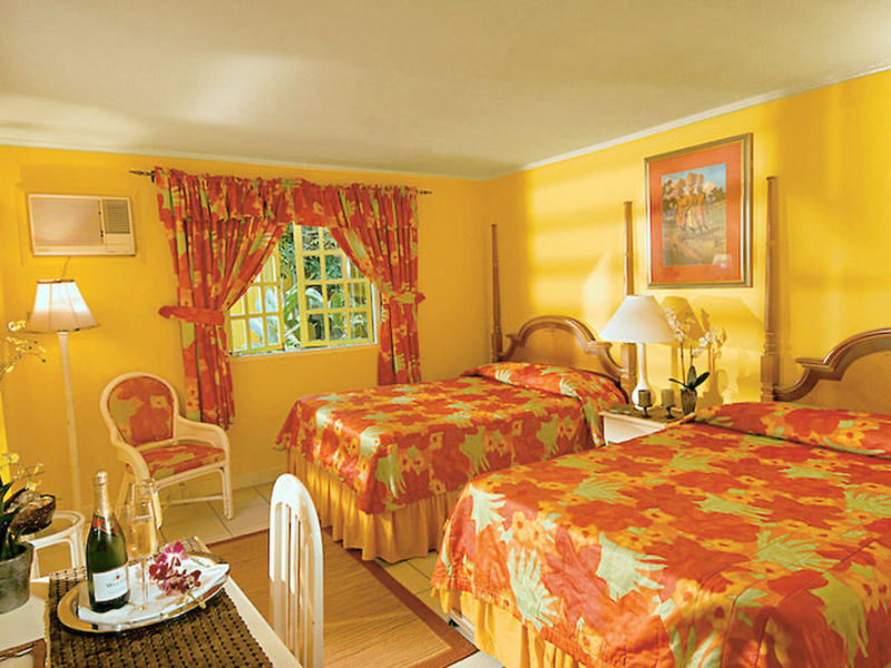 Grand Pineapple Beach Resort