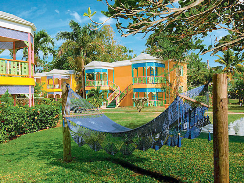 Grand Pineapple Beach Resort