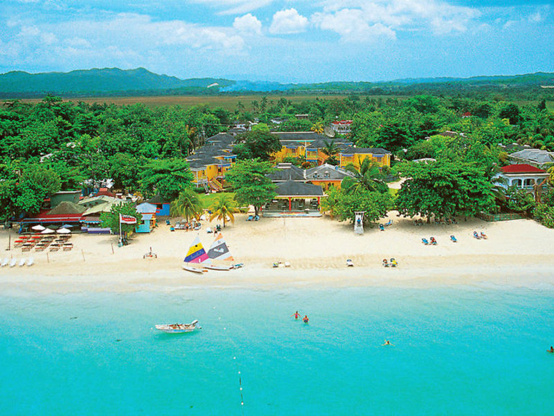 Grand Pineapple Beach Resort