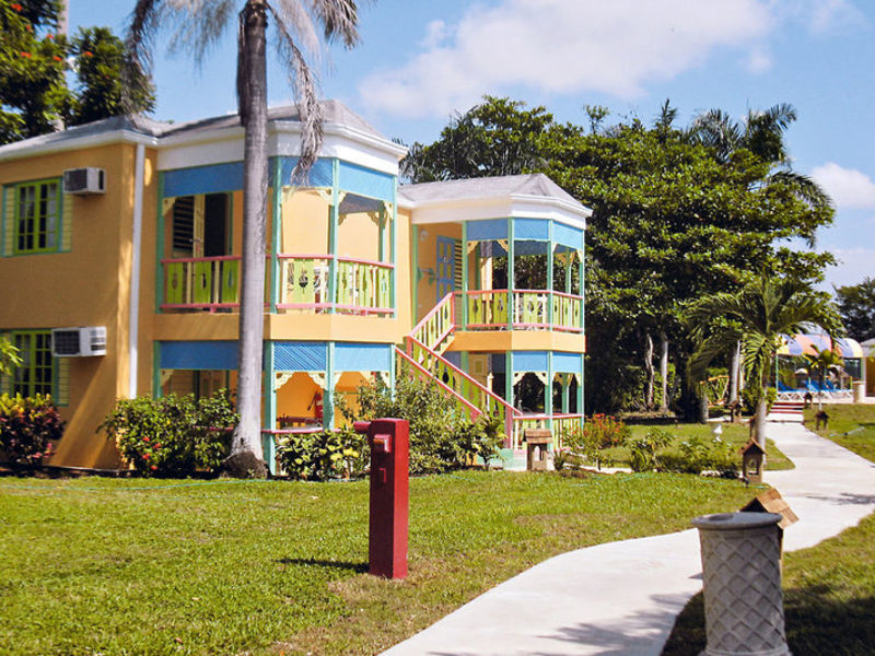 Grand Pineapple Beach Resort