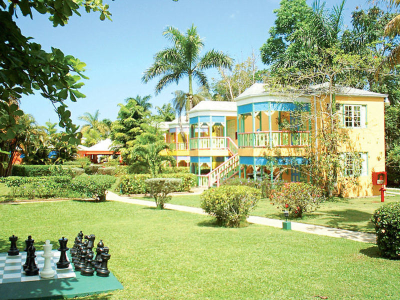 Grand Pineapple Beach Resort